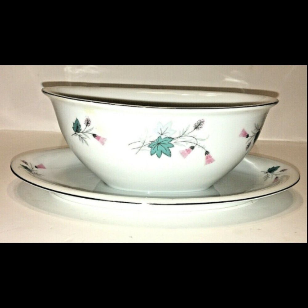 Seyei Fine China Capri 1558 Gravy Boat Attached to Underplate Nagoya Japan